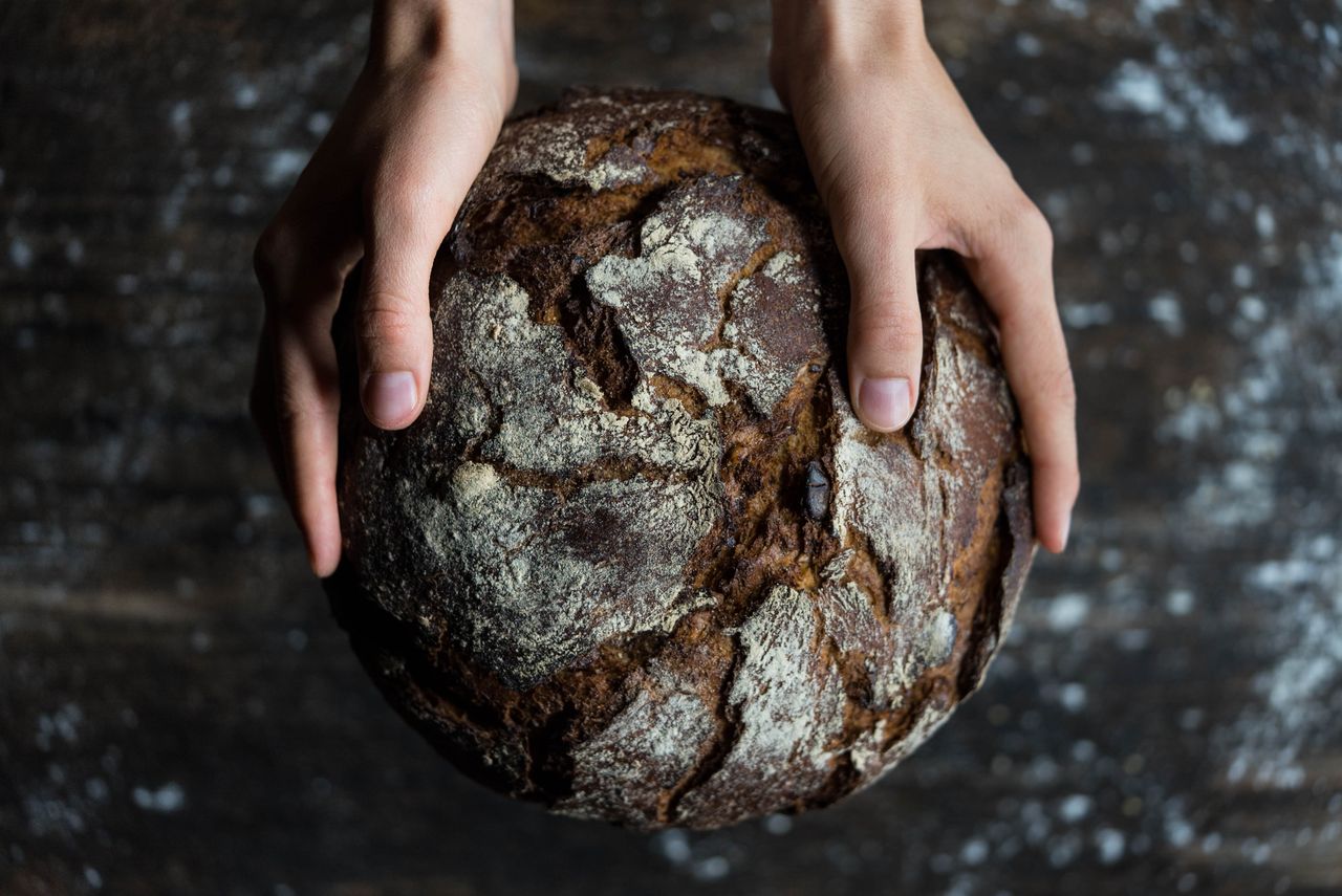 Bread and salt presented as a traditional German housewarming gift